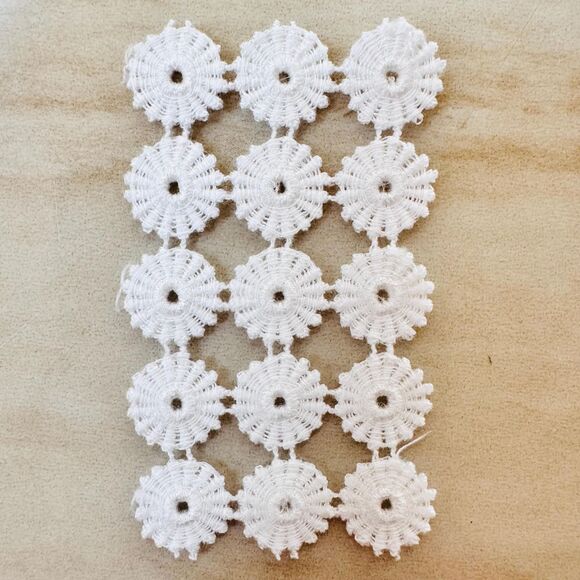204pc White Venise Lace Rosette Appliqués Wagon-Wheel Daisies Bridal/Sewing Trim - Picture 2 of 7